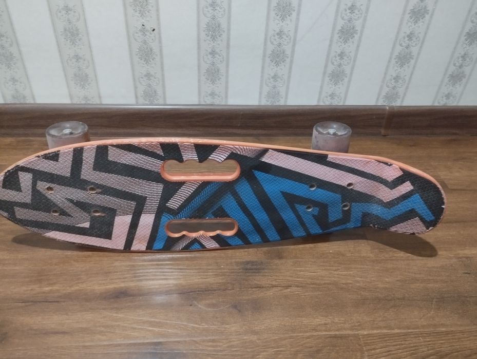 Скейтборд в отличном состоянии