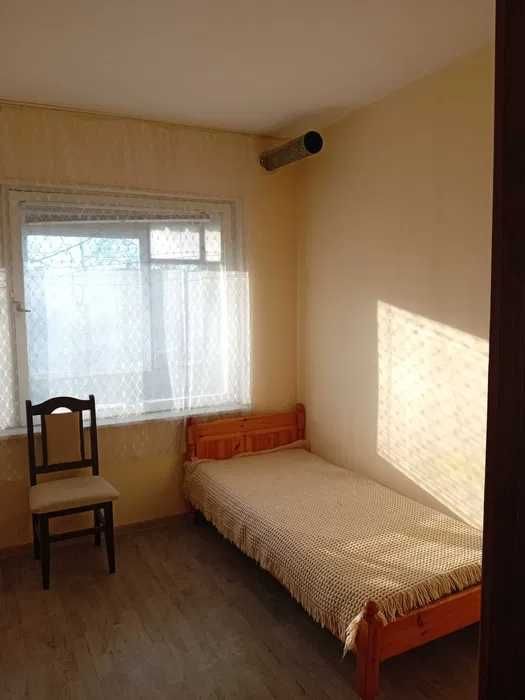 Дава се под наем Четиристаен апартамент в Бургас, Победа - 86 кв.м за 200 € - Снимка #1