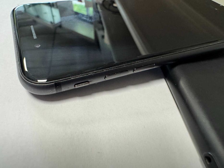 Iphone 8 64GB battery health 89%