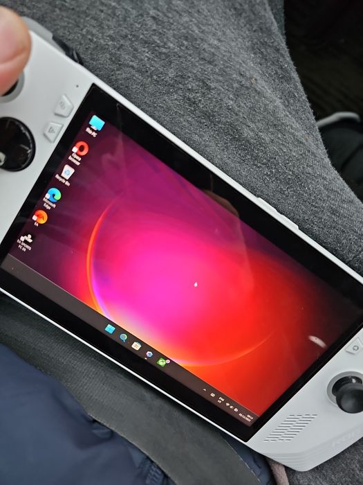 Consolă portabilă ASUS ROG Ally – stare foarte bună + încărcător origi