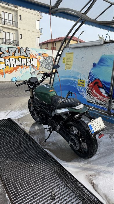 Benelli Leoncino 800 Trail