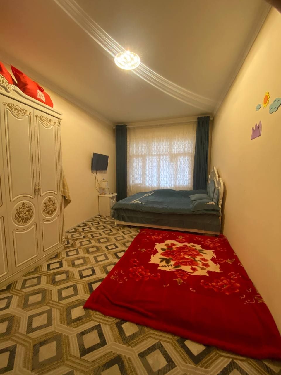 Maklersiz Srochna 3 xonali kvartira sotiladi.