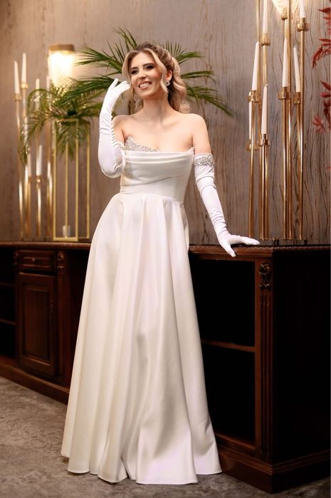 Vand rochie marca IVAZ COUTURE