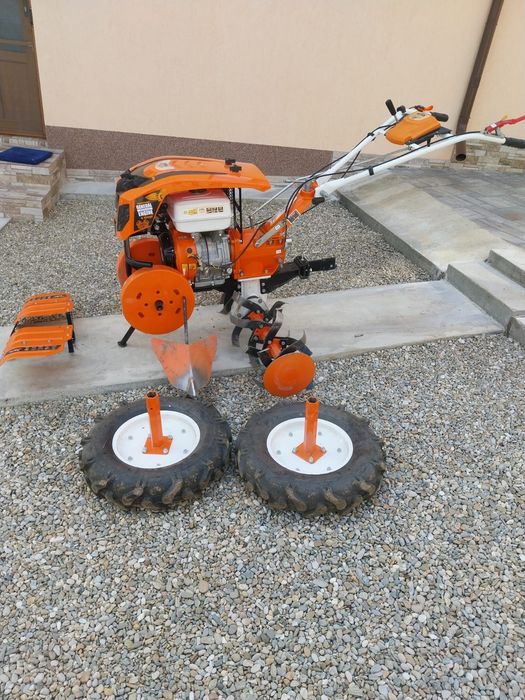 Vând Motosapa Ruris 915k preț 4200 lei , negociabil