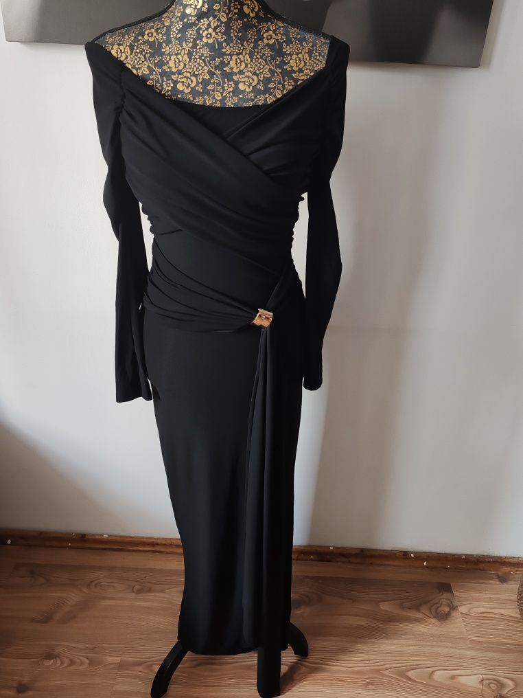 Rochie neagra elastica cu umerii goi ,marimea  one size