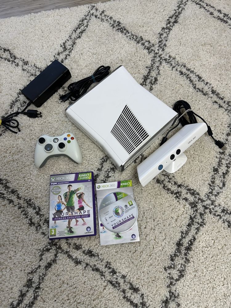 Xbox 360 alb - impecabil + controller si kinect