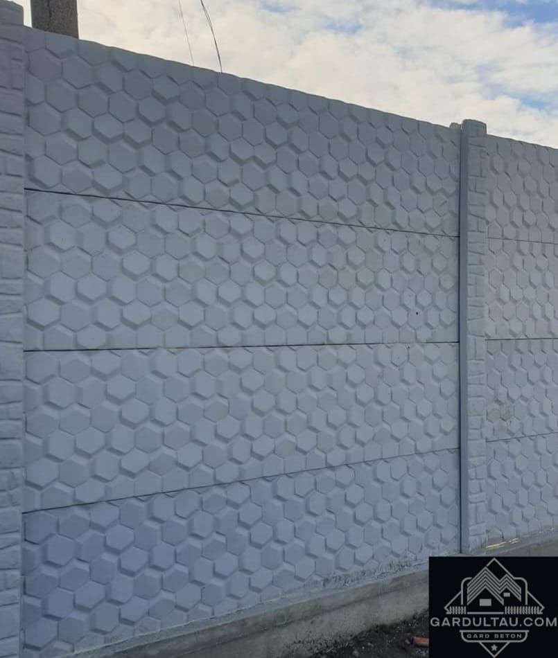 Gard beton placi stâlpi montaj