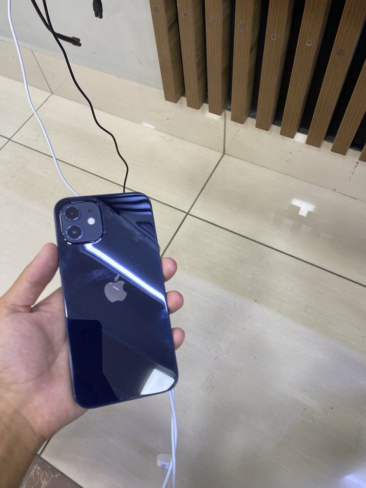 iphone 12  паметь 64 акум 77