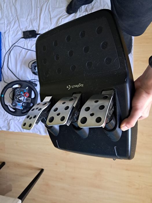 Logitech Driving Force КОМПЛЕКТ-волан с педали G29+скоростен лост G29