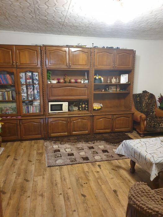 Vind apartament 3 camere situat intr un duplex  la etaj