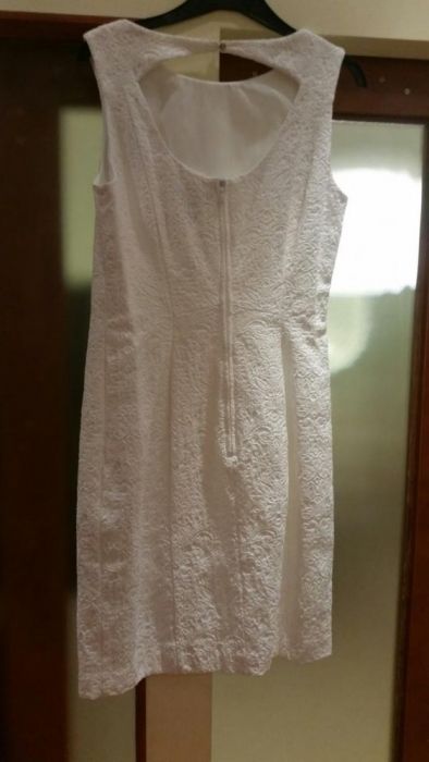 Бяла рокля h&m