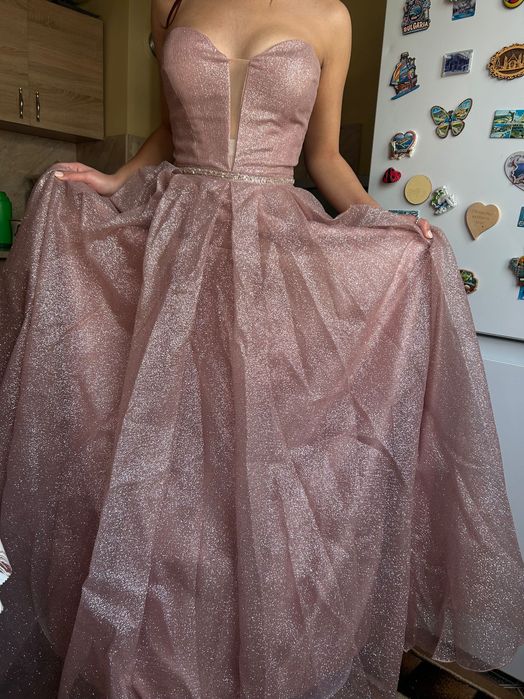 Продавам Балната си рокля