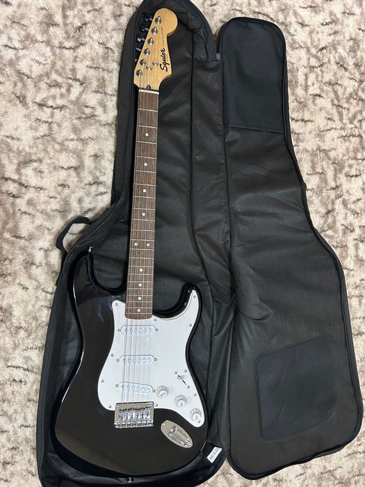 Продавам електрическа китара Fender Squier Bullet Hardtail Strat
