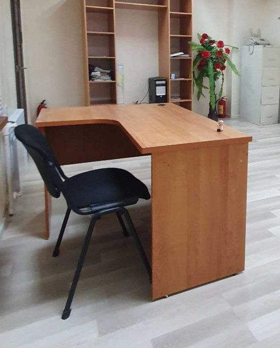 Стол на Ресепшен, в офис или для учебы