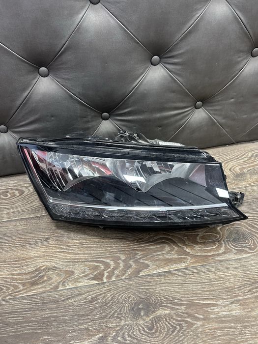 Skoda Fabia фар фарове десен