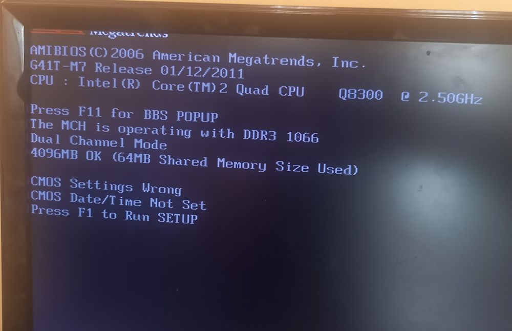 Оборудвано дъно ECS G41T-M7  Intel Core quad 8300 и Ram 4gb.