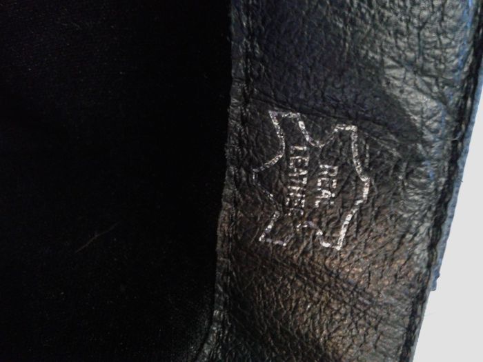 Удобни черни ботуши № 39,естественна кожа.