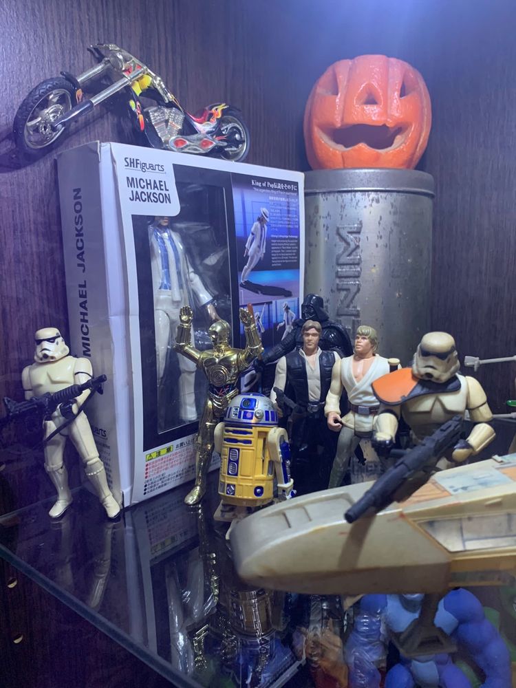 Mica Colectie Star Wars Hasbro din anii 90 cu 14 Figurine si X-Wing.