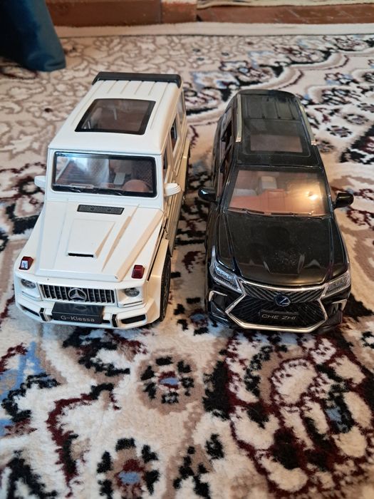 Продам коллекционные модели авто 4 шт масштаб 1,24 и 8 шт масштаб 1,32