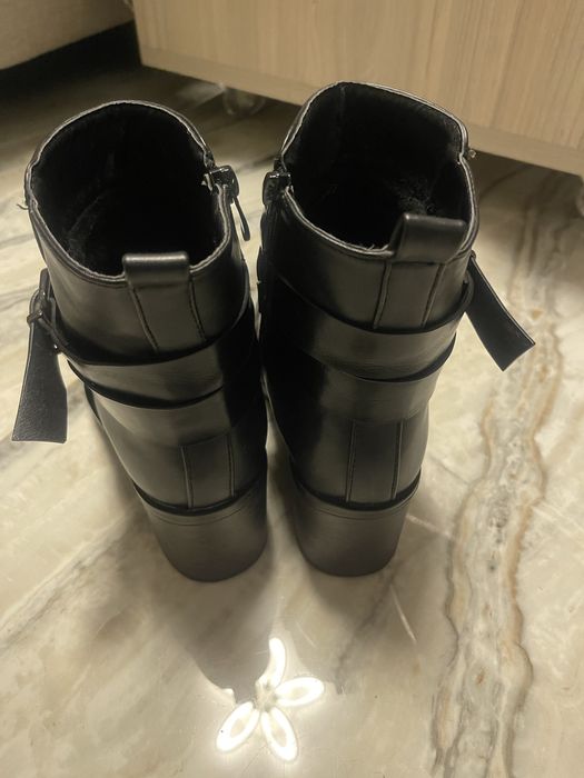 Ghete negre pentru toamna