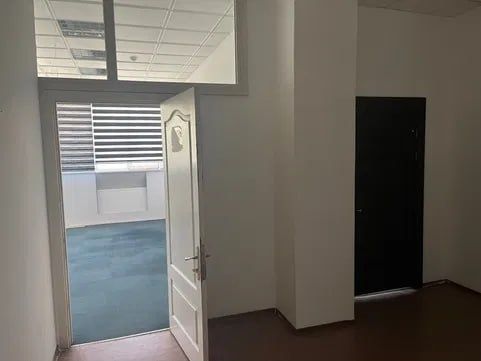 Офисы от 20м² ул.Нукусская узмобайл без мебели коммунальные включены