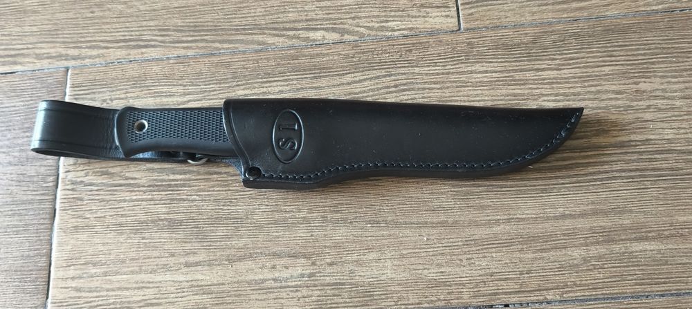 Продавам нож Falkniven S1, с кожена кания кания