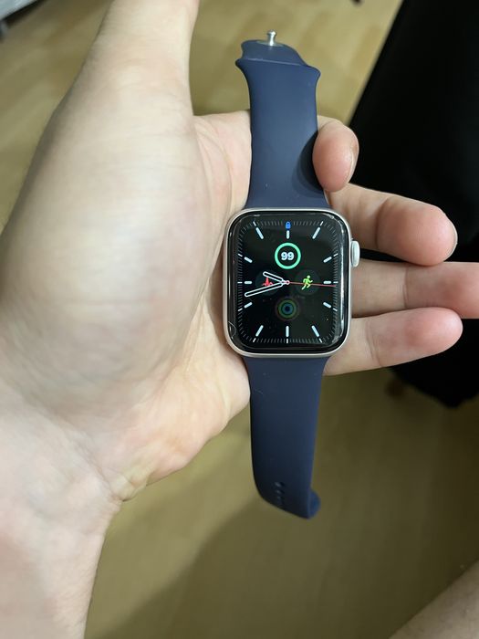 Продам Apple Watch 5