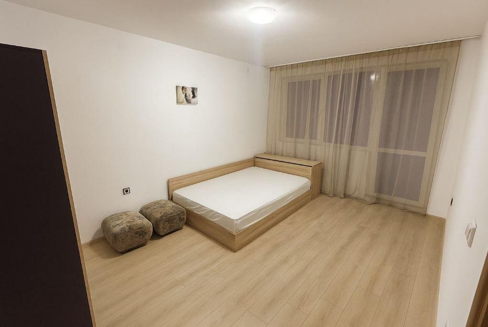 Тристаен апартамент в района на Колхозен пазар!