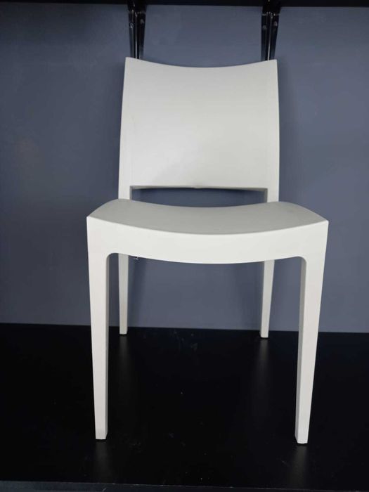 Scaun terasa polipropilena 5 bucati(1 rosu, 4 alb)