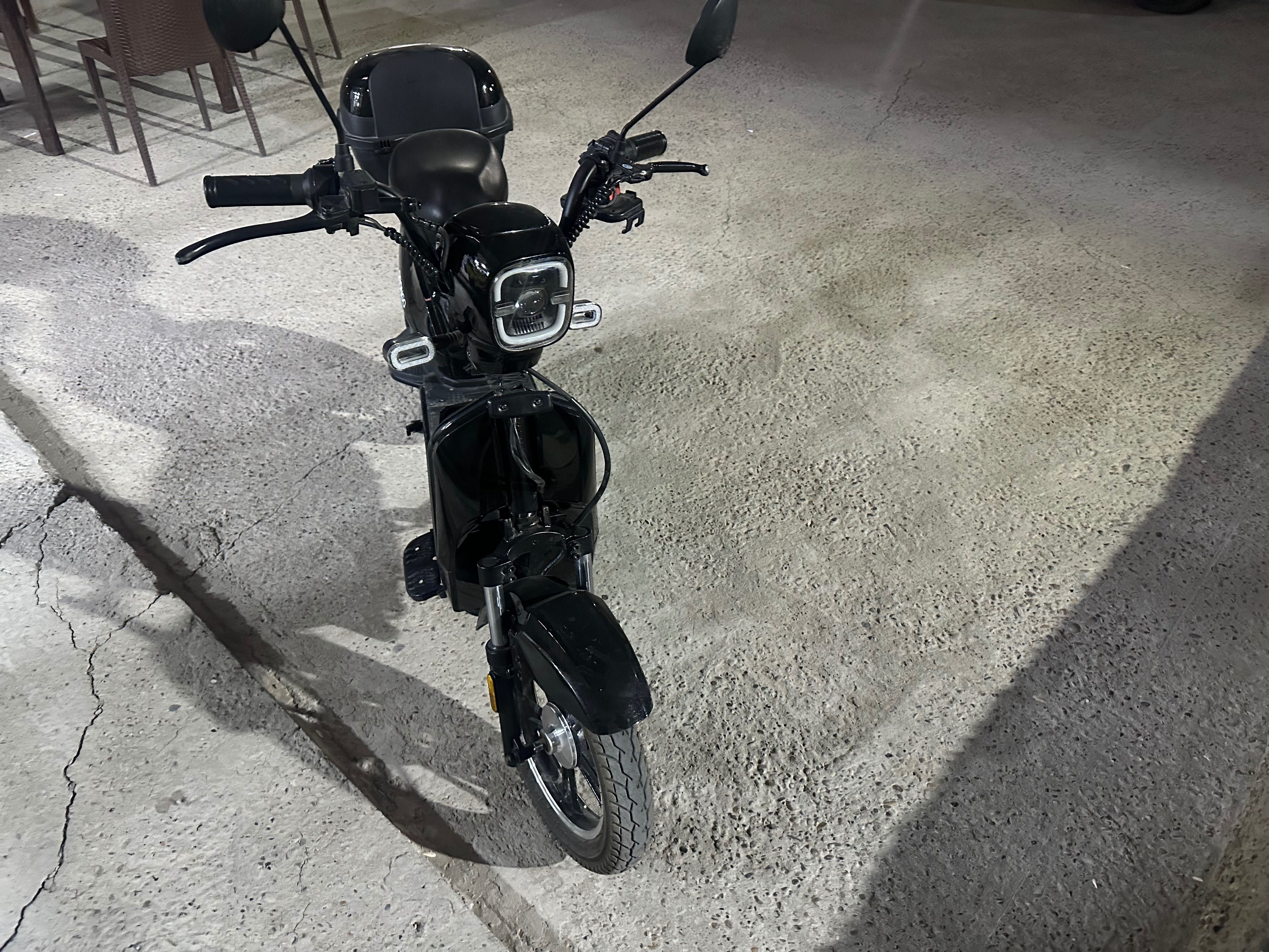 Skuter sotiladi sostoyaniya yaxshi