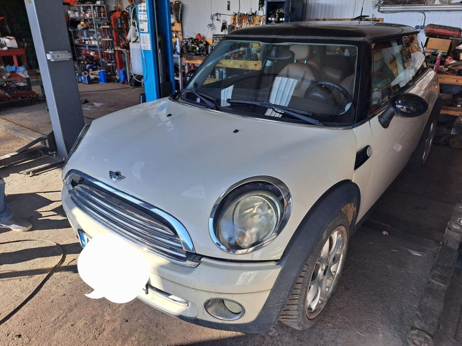 Dezmembrez Mini Cooper motor 1.6 benzina 120 cai