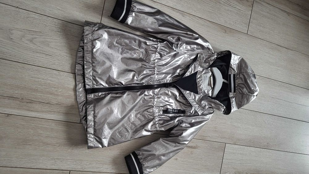 gecuta fetita cu căptușeală Coccodrillo, mărime 104, 4 ani.

40 lei