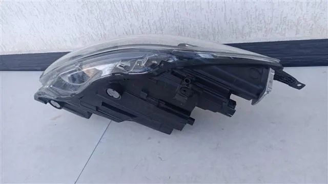 Far stanga Ford Kuga an 2020 2021 2022 2023 Lupa led Halogen cod LV4B-13W030-AK , LV4B13W030AK