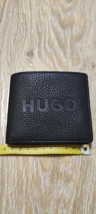 Чисто Ново и Оригинално Портмоне HUGO