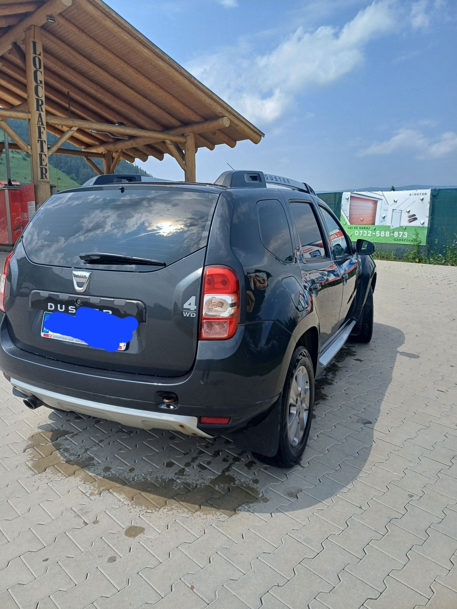 Vând s-au schimb Dacia Duster