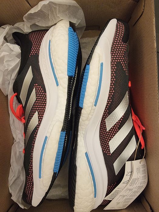 Vând adidas solar