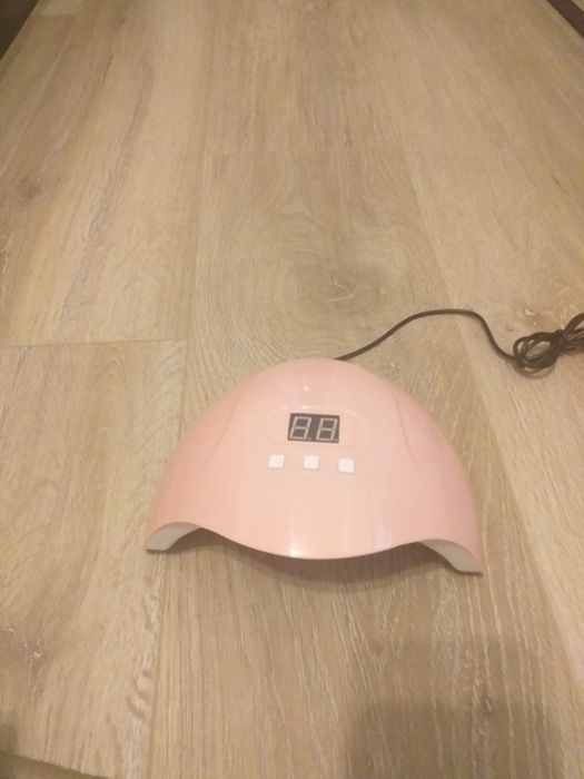 UV/LED лампа за гел лак в розов цвят