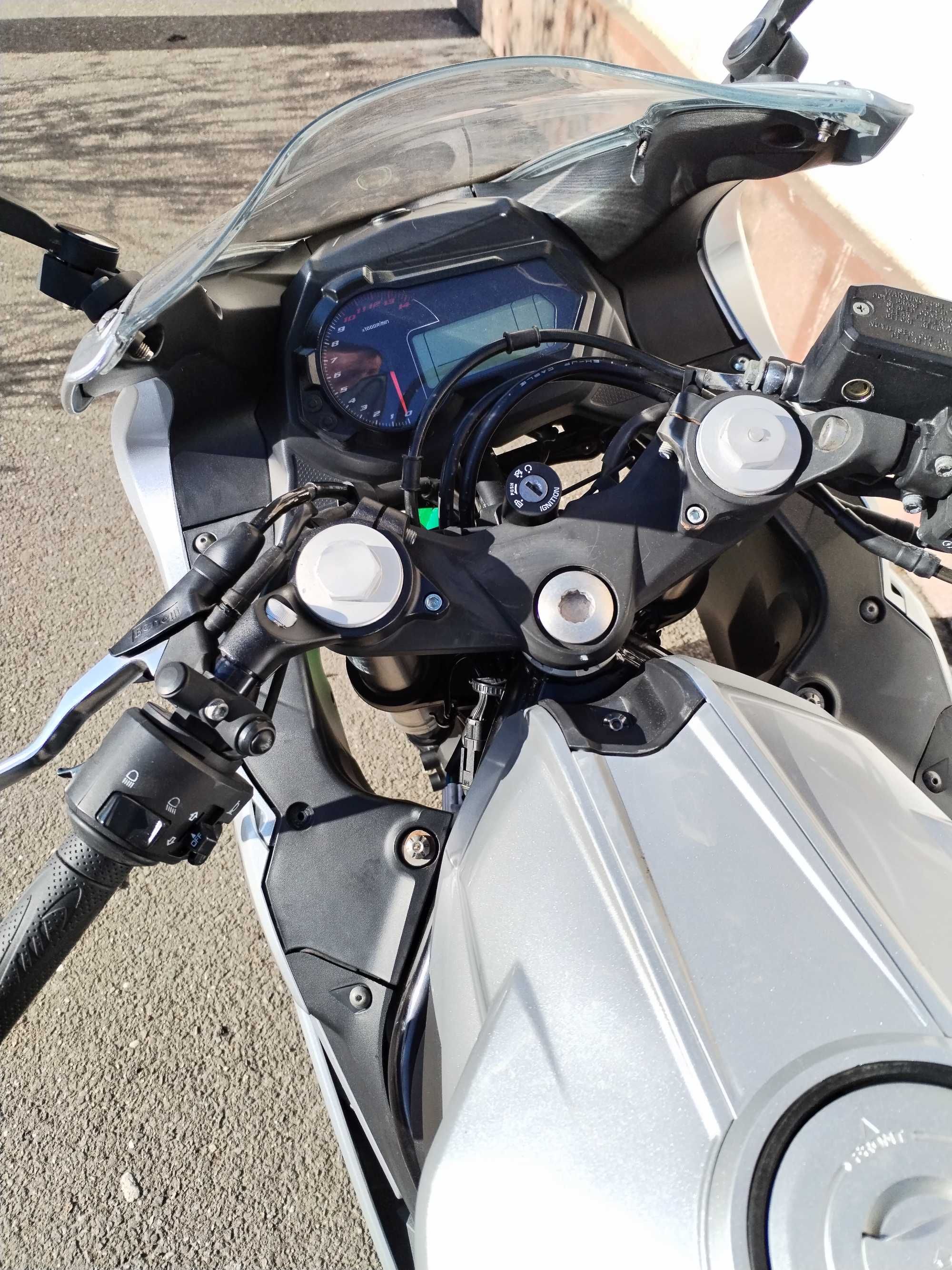 Motocicleta benelli 302R 2019