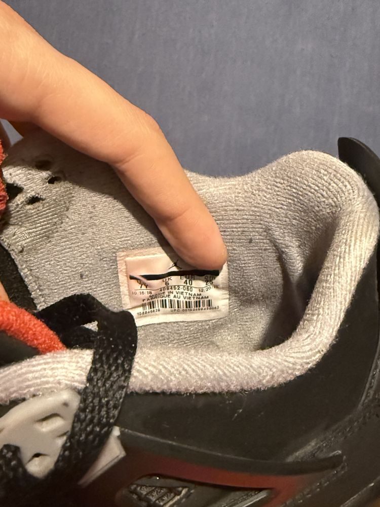 Jordan 4 Bred (2019)