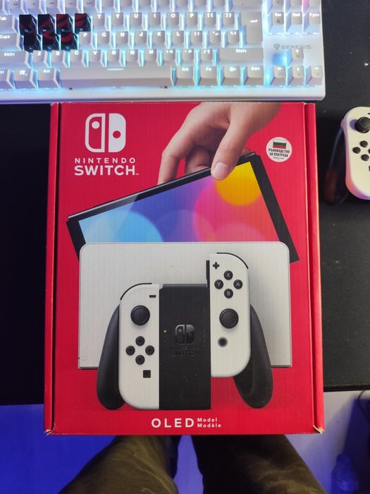 Nintendo switch oled с три игри и кутия на 6 месеца