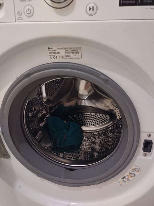 Продавам пералня в гаранция LG -7- кг