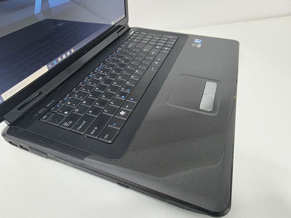 Laptop Asus  DISPLAY MARE 17 video dedicat  nVidia GT  . GARANTIE