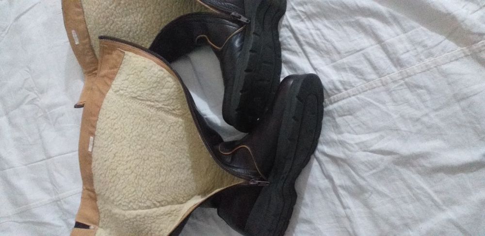 Vând cizme românești piele.