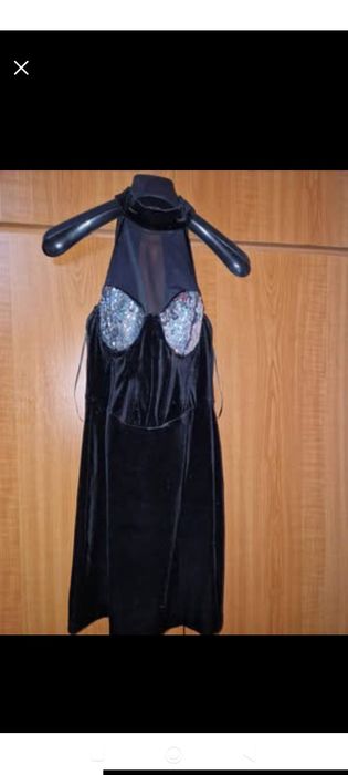 Vând rochii Xs și S