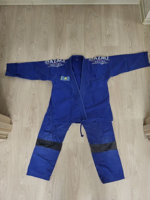 Продам кимоно Qazaq Batyry синего цвета