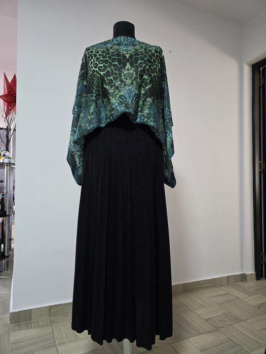 Fusta neagra plisata cu glitter, model superb