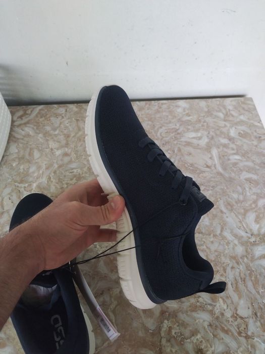 Кроссовки размер 42