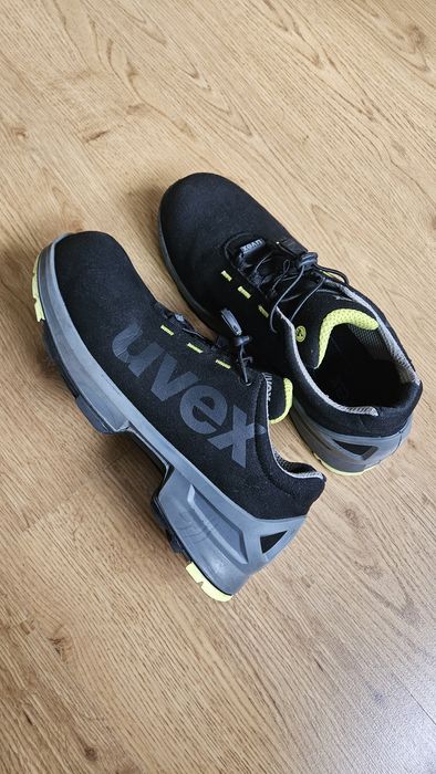 Bocanci de lucru profesionali Uvex 42 Folositi