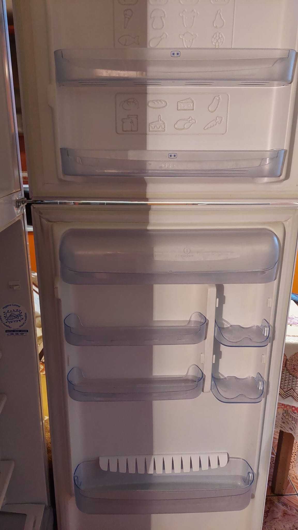 Combina frigorifica / frigider Indesit TAN5, alba defecta pentru piese