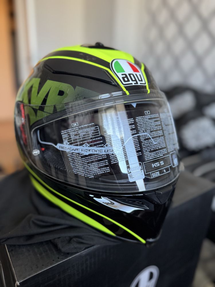 Продавам чисто нова каска AGV K5 S – размер S